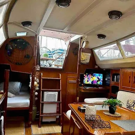 Cozy Boat In Barcelona & Ac & Wifi & Parking Sant Adria de Besos