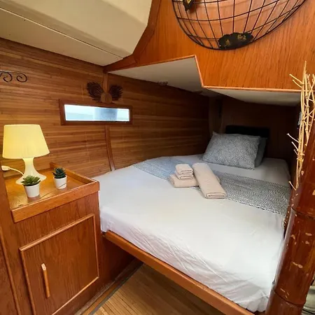 Cozy Boat In Barcelona & Ac & Wifi & Parking Πλωτό κατάλυμα