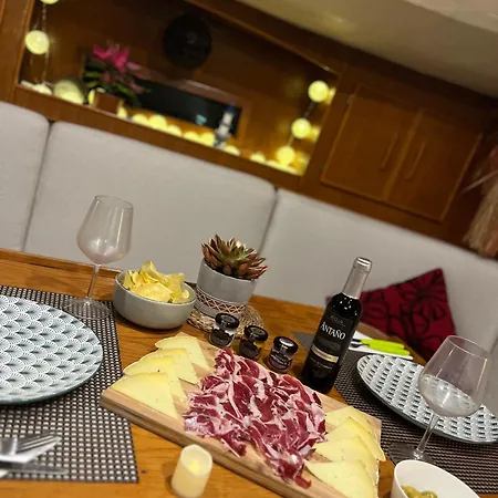 Cozy Boat In Barcelona & Ac & Wifi & Parking *