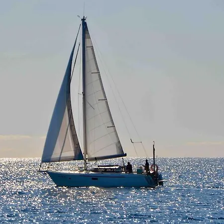 Ботель Cozy Boat In Barcelona & Ac & Wifi & Parking *