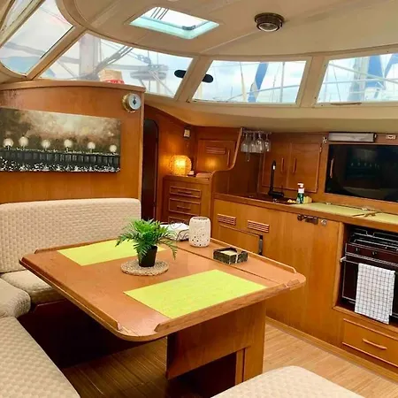 Cozy Boat In Barcelona & Ac & Wifi & Parking
