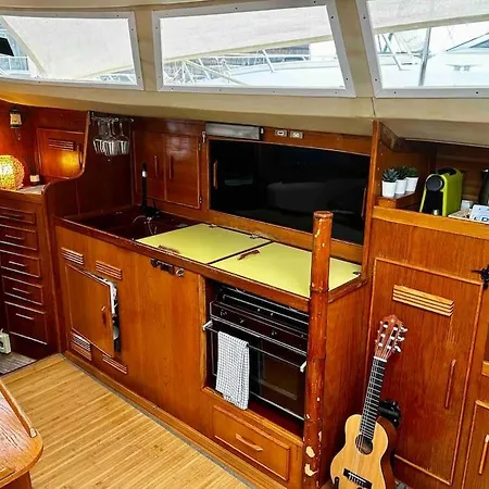 Cozy Boat In Barcelona & Ac & Wifi & Parking Ботель