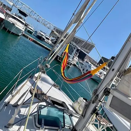 Ботель Cozy Boat In Barcelona & Ac & Wifi & Parking Сан-Адриан-де-Бесос