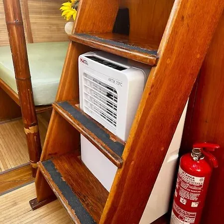 Ботель Cozy Boat In Barcelona & Ac & Wifi & Parking