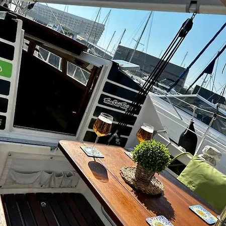 Cozy Boat In Barcelona & Ac & Wifi & Parking Ботель Сан-Адриан-де-Бесос