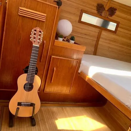 Cozy Boat In Barcelona & Ac & Wifi & Parking Ботель