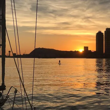 Ботель Cozy Boat In Barcelona & Ac & Wifi & Parking *