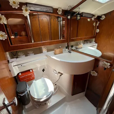 Cozy Boat In Barcelona & Ac & Wifi & Parking Ботель