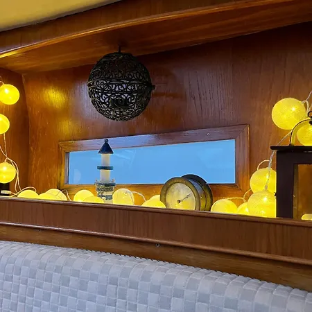 Ботель Cozy Boat In Barcelona & Ac & Wifi & Parking *